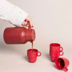Dzbanek termiczny SAGAFORM TRINE 1,5L ciemno czerwony, stal nierdzewna