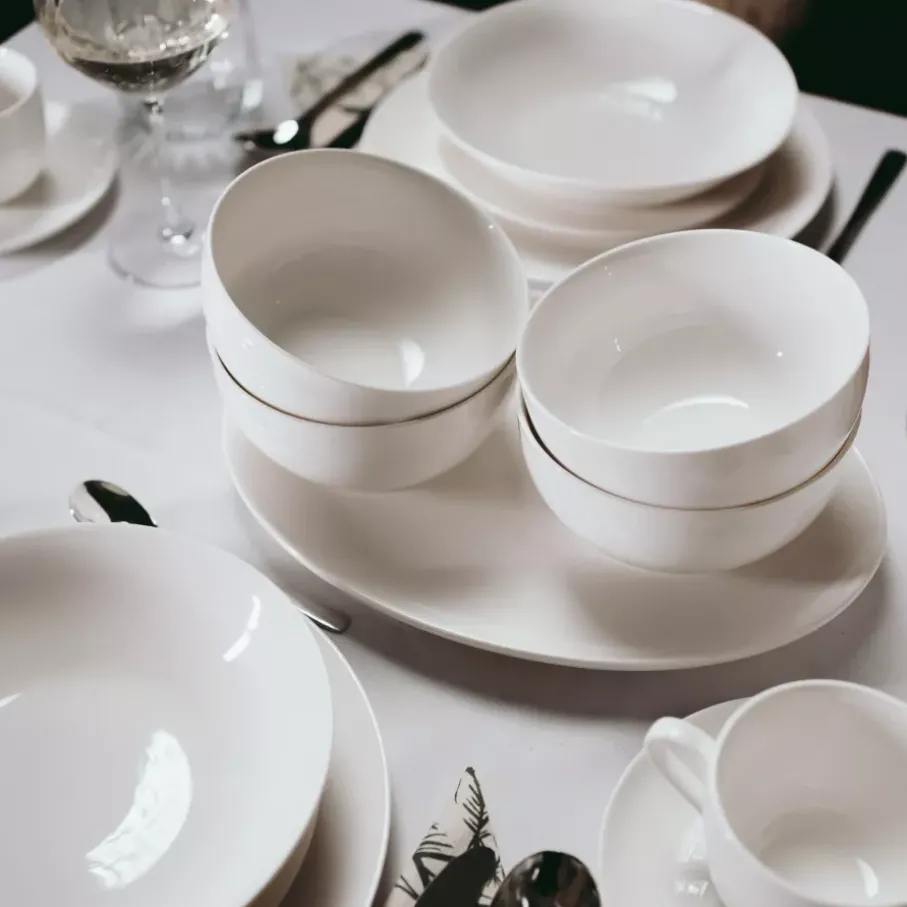 Filiżanka ze spodkiem DUKA FELICIA 130 ml biała porcelana